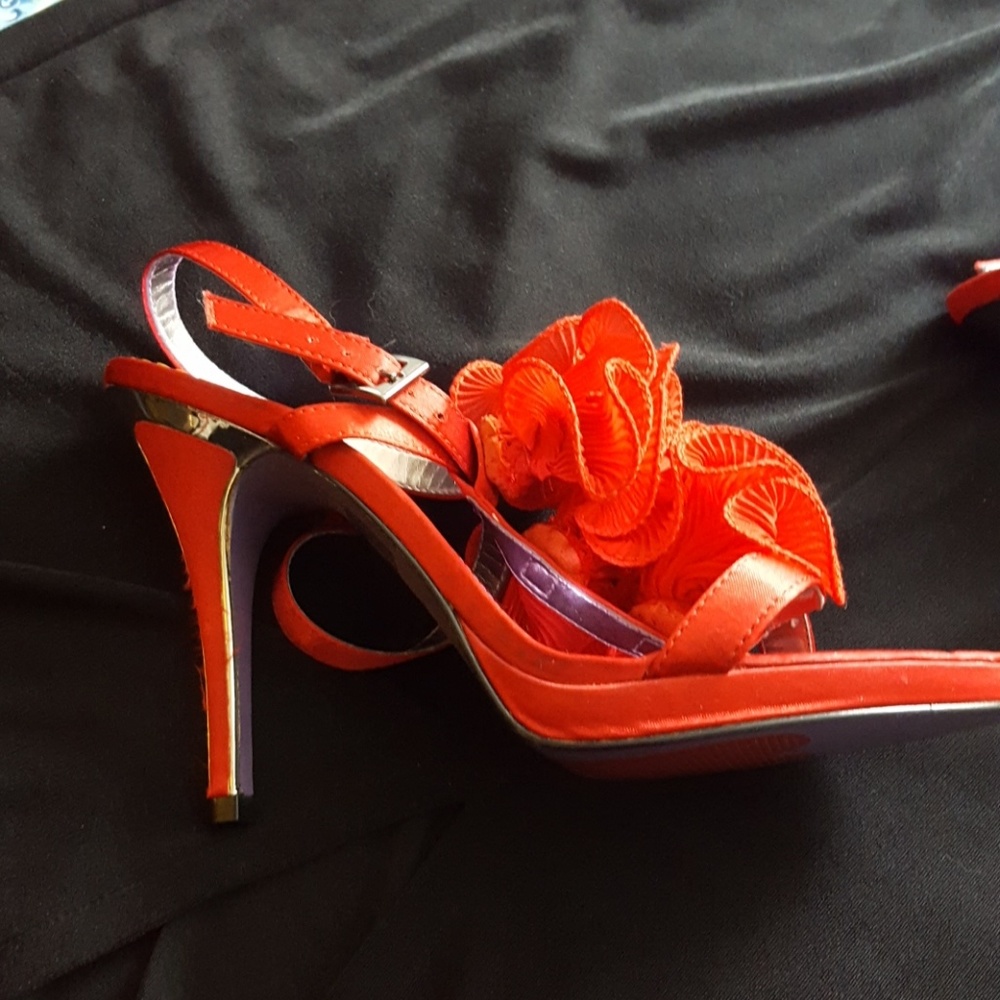 Red heels - Picture 3 of 5